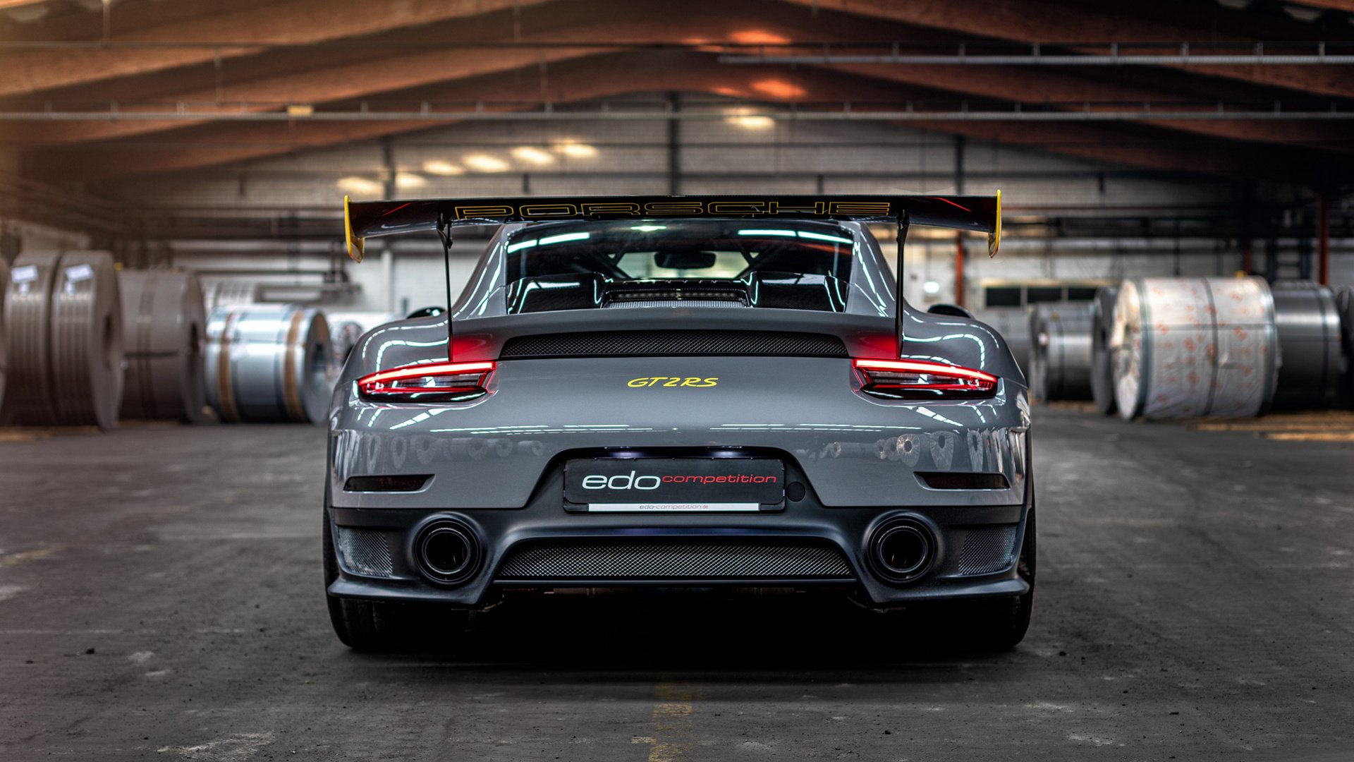 “武汉马拉松赛场：挑战自我，打破极限”